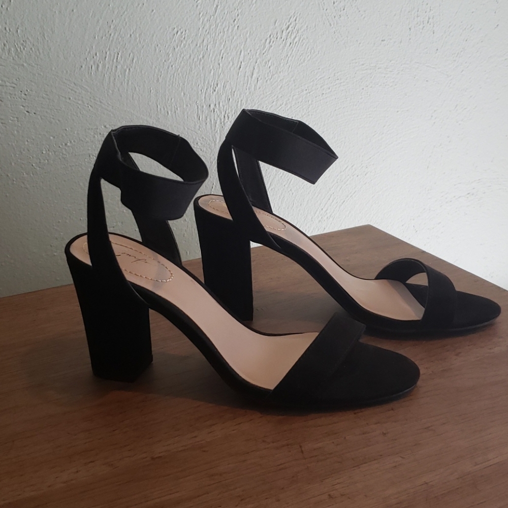 New never worn, ankle strap chunk heel.